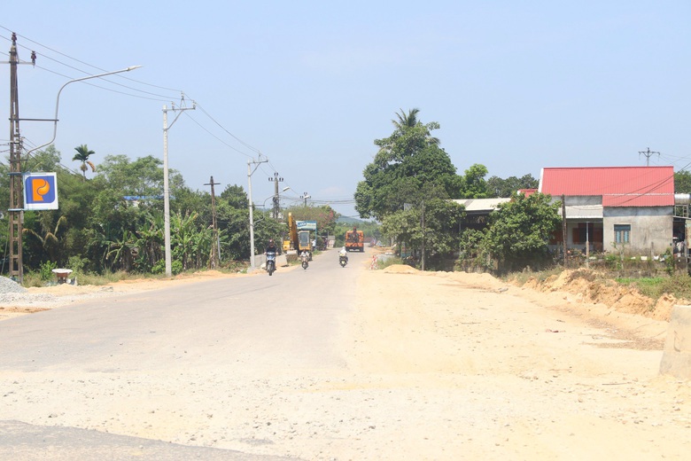 Dự &aacute;n cải tạo, n&acirc;ng cấp QL14E Quảng Nam vẫn vướng mặt bằng- Ảnh 4.