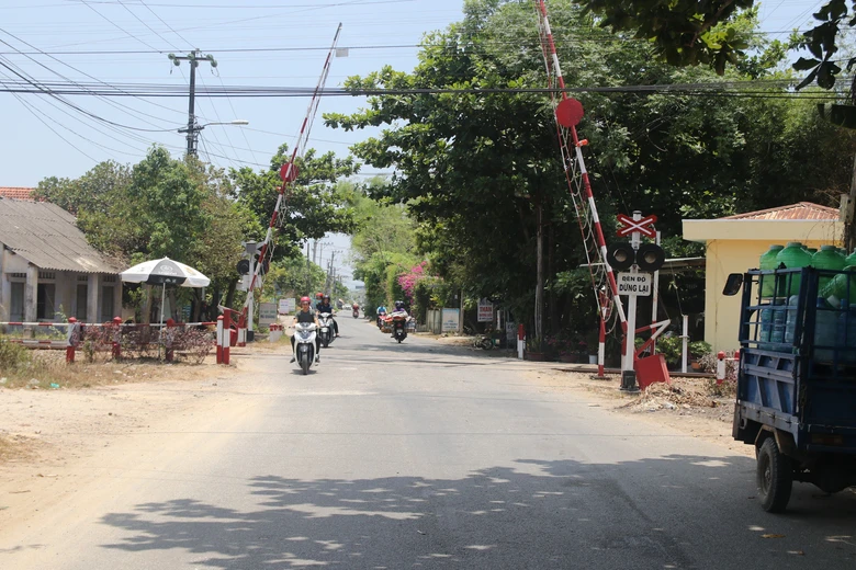 Dự &aacute;n cải tạo, n&acirc;ng cấp QL14E Quảng Nam vẫn vướng mặt bằng- Ảnh 7.