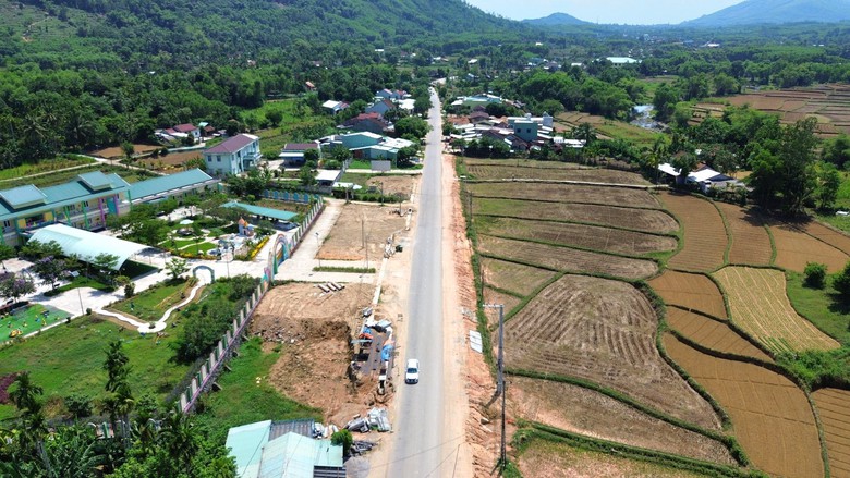 Dự &aacute;n cải tạo, n&acirc;ng cấp QL14E Quảng Nam vẫn vướng mặt bằng- Ảnh 6.