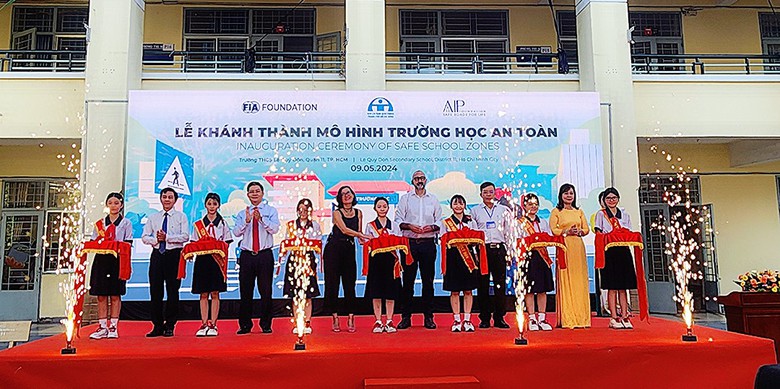 Khánh thành mô hình trường học an toàn, áp dụng sổ tay ATGT- Ảnh 1. Khánh thành mô hình trường học an toàn, áp dụng sổ tay ATGT- Ảnh 1.