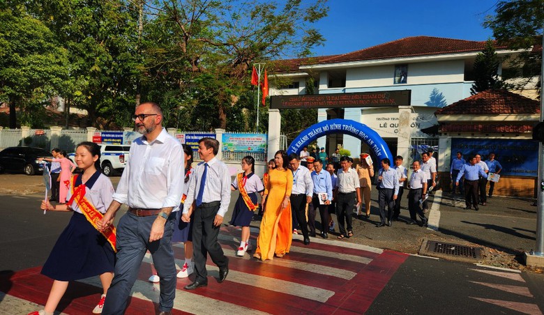 Khánh thành mô hình trường học an toàn, áp dụng sổ tay ATGT- Ảnh 4. Khánh thành mô hình trường học an toàn, áp dụng sổ tay ATGT- Ảnh 4.
