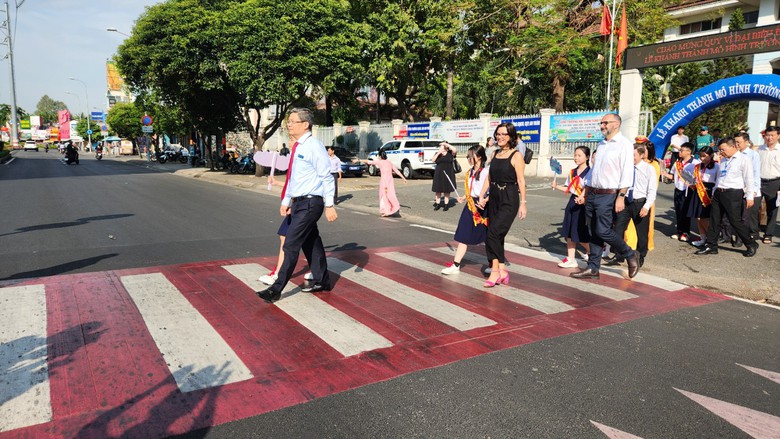 Khánh thành mô hình trường học an toàn, áp dụng sổ tay ATGT- Ảnh 3. Khánh thành mô hình trường học an toàn, áp dụng sổ tay ATGT- Ảnh 3.