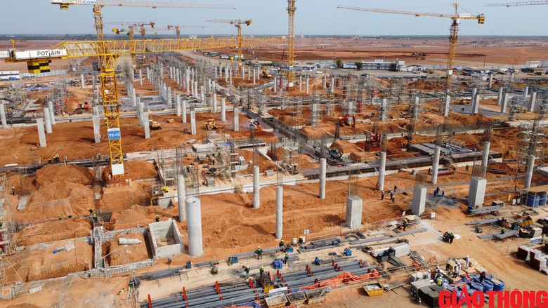3 ngân hàng lớn thu xếp 1,8 tỷ USD cho siêu sân bay Long Thành- Ảnh 4. 3 ngân hàng lớn thu xếp 1,8 tỷ USD cho siêu sân bay Long Thành- Ảnh 4.