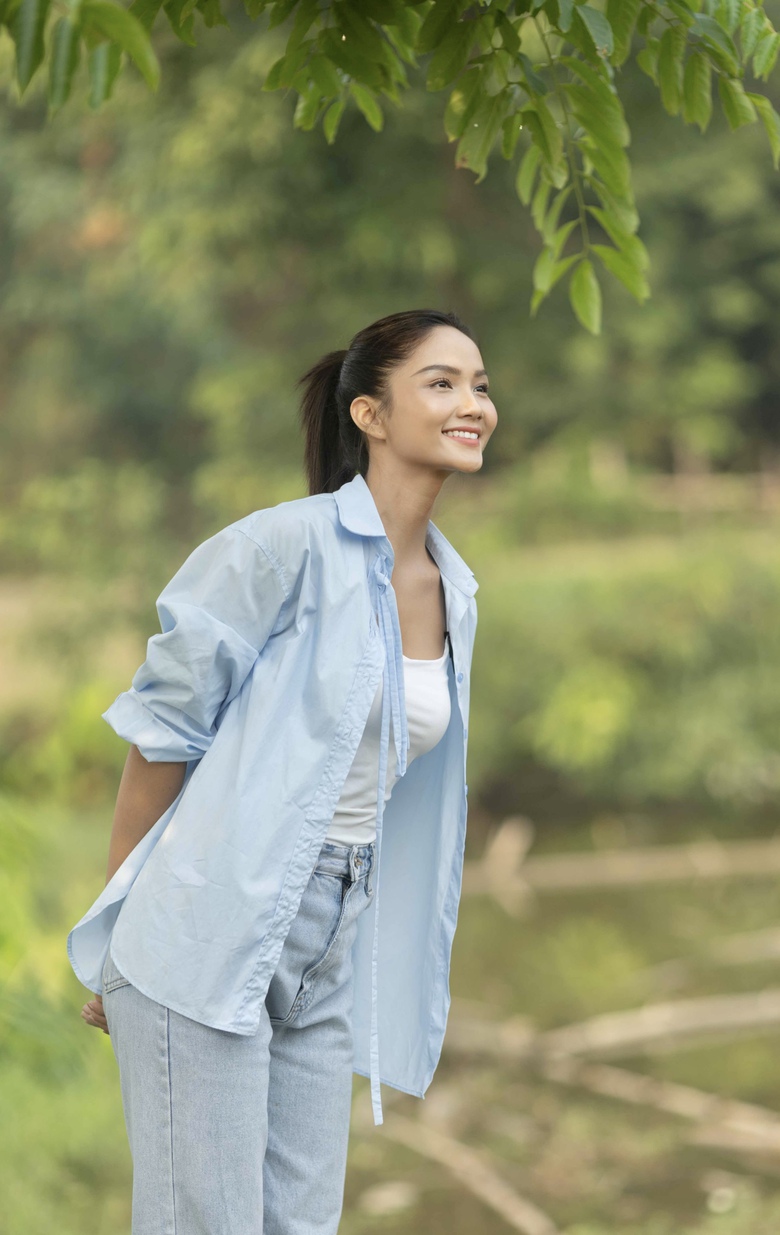 H&rsquo;Hen Ni&ecirc; ra mắt MV ca nhạc đầu tay &ldquo;Nụ cười Việt Nam&rdquo;- Ảnh 3.