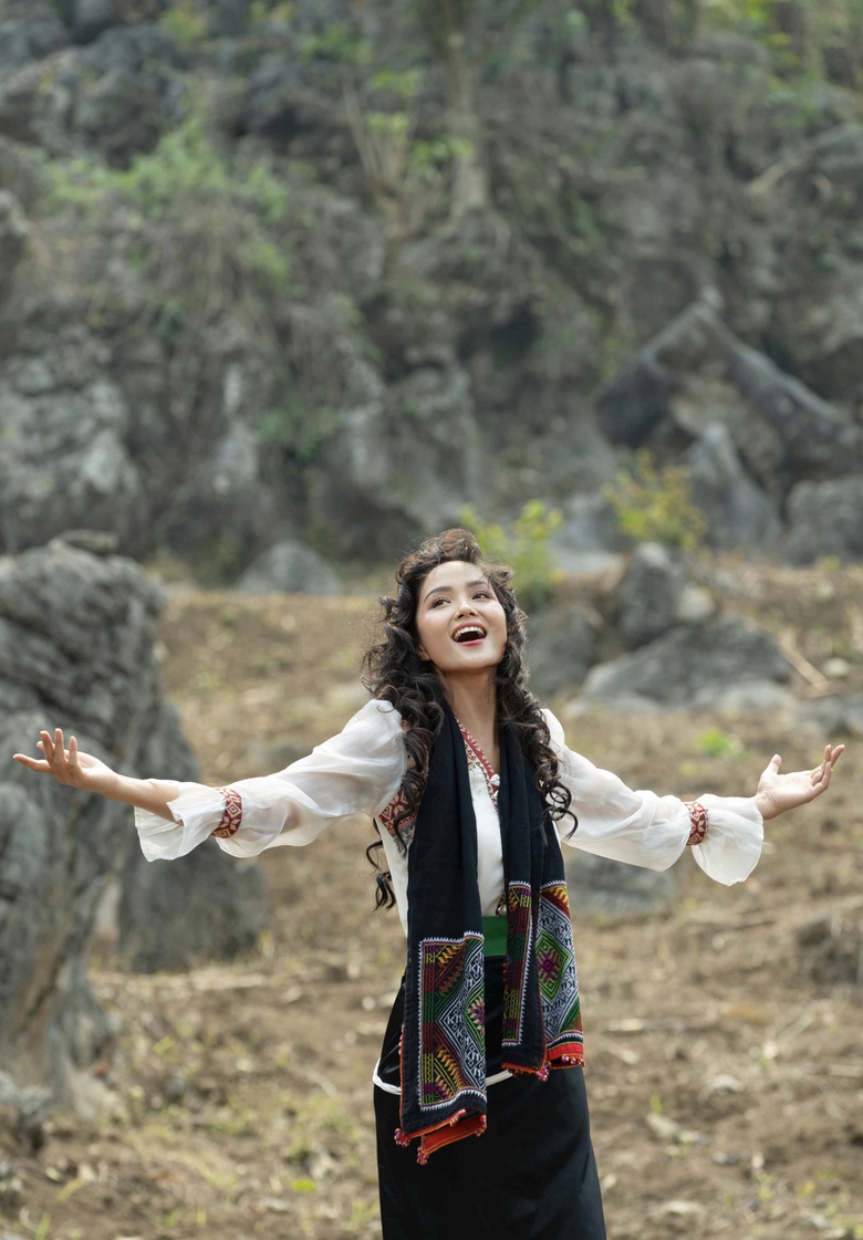 H&rsquo;Hen Ni&ecirc; ra mắt MV ca nhạc đầu tay &ldquo;Nụ cười Việt Nam&rdquo;- Ảnh 1.