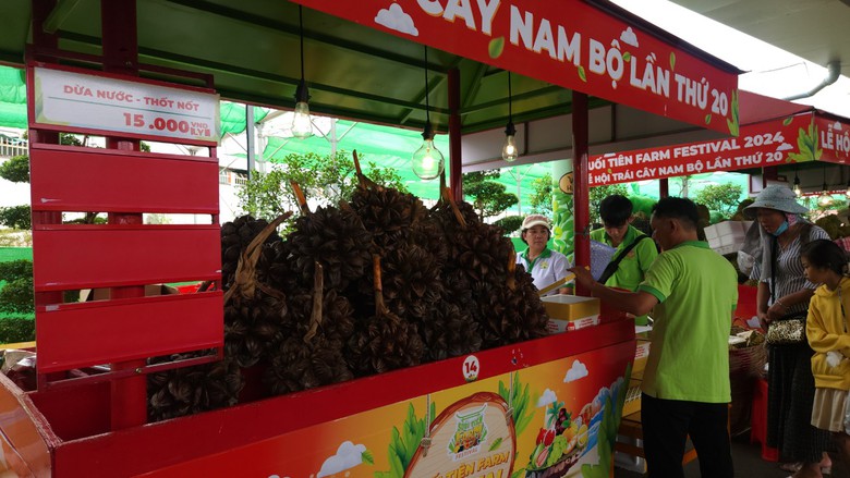 Vườn b&iacute; đao khổng lồ h&uacute;t du kh&aacute;ch tại lễ hội tr&aacute;i c&acirc;y Nam Bộ- Ảnh 8.