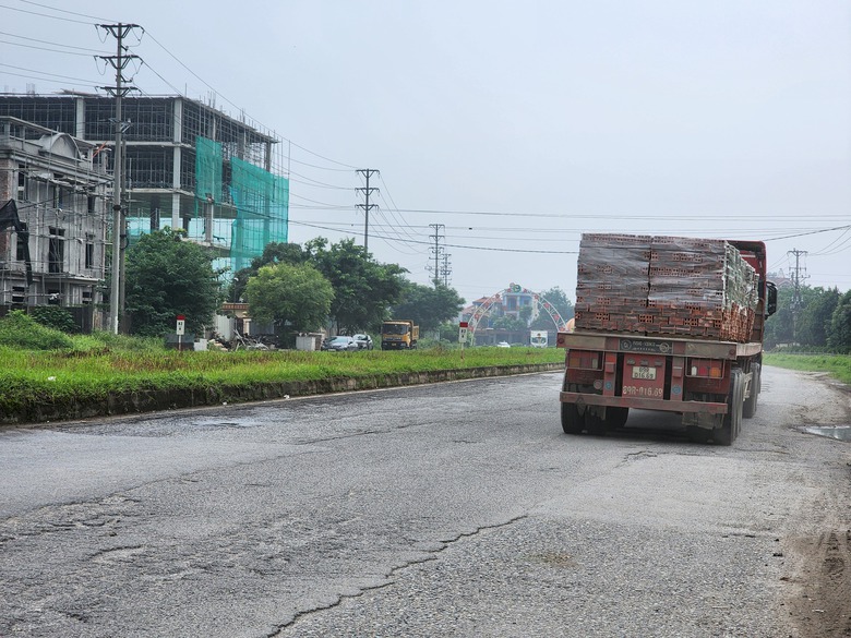 Vĩnh Ph&uacute;c: Đường l&agrave;m 11 năm chưa quyết to&aacute;n, xuống cấp nghi&ecirc;m trọng- Ảnh 2.