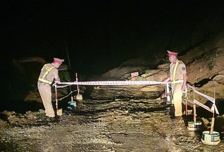 Nhiều nơi ở H&agrave; Giang bị chia cắt do ngập lụt, sạt lở- Ảnh 4.