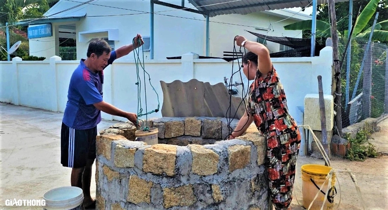 Nhịp sống ở l&agrave;ng ch&agrave;i trăm năm tuổi chưa kết nối đường bộ- Ảnh 13.