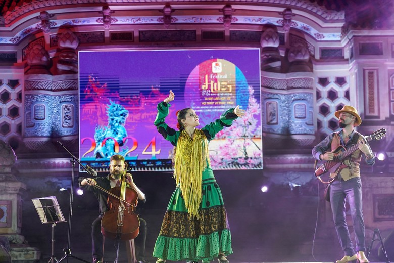 Nghệ sĩ trong nước và quốc tế cháy hết mình cùng nhịp đập Festival Huế 2024- Ảnh 3. Nghệ sĩ trong nước và quốc tế cháy hết mình cùng nhịp đập Festival Huế 2024- Ảnh 3.