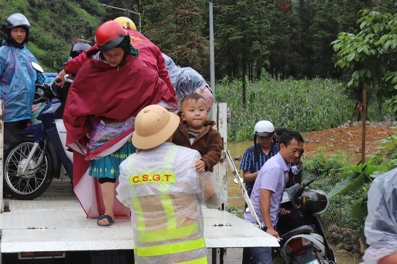 To&agrave;n cảnh hỗ trợ người d&acirc;n H&agrave; Giang khắc phục hậu quả mưa lũ lịch sử- Ảnh 2.
