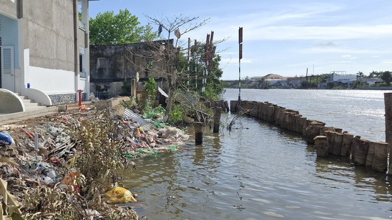 Sạt lở nghiêm trọng ở Bạc Liêu, hàng chục hộ dân bị ảnh hưởng- Ảnh 1. Sạt lở nghiêm trọng ở Bạc Liêu, hàng chục hộ dân bị ảnh hưởng- Ảnh 1.