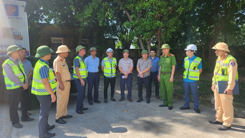 H&agrave; Tĩnh tổ chức lại giao th&ocirc;ng sau vụ tai nạn l&agrave;m 3 người tử vong- Ảnh 2.