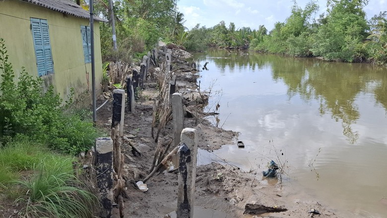 Sạt lở nghiêm trọng ở Bạc Liêu, hàng chục hộ dân bị ảnh hưởng- Ảnh 4. Sạt lở nghiêm trọng ở Bạc Liêu, hàng chục hộ dân bị ảnh hưởng- Ảnh 4.