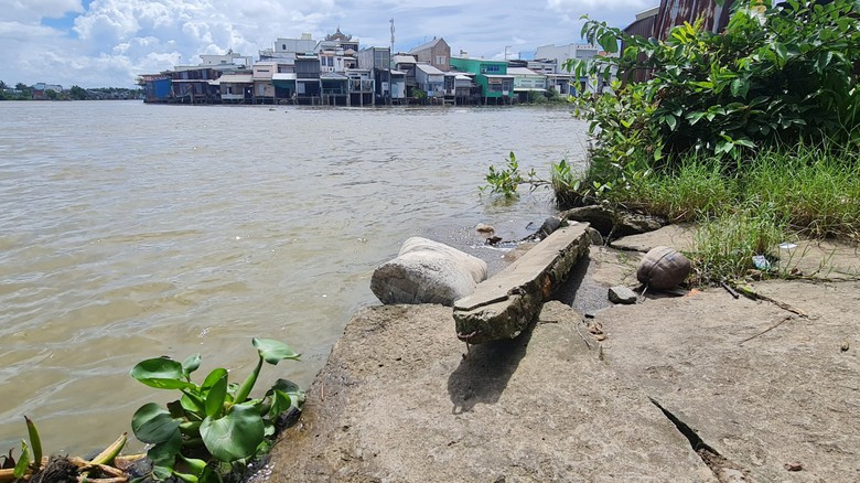 Sạt lở nghiêm trọng ở Bạc Liêu, hàng chục hộ dân bị ảnh hưởng- Ảnh 6. Sạt lở nghiêm trọng ở Bạc Liêu, hàng chục hộ dân bị ảnh hưởng- Ảnh 6.