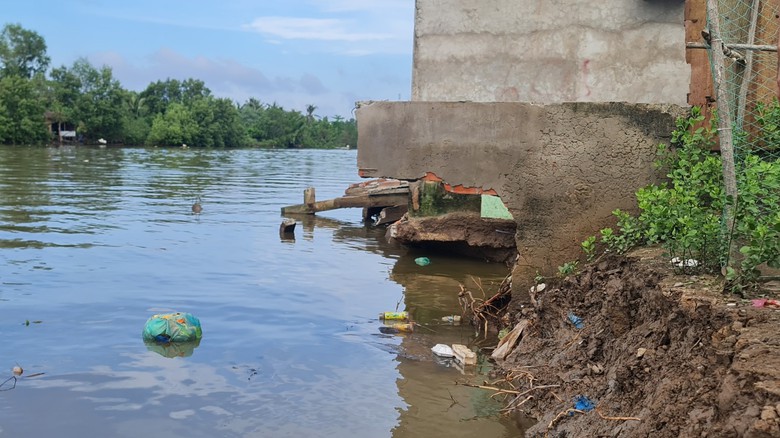 Sạt lở nghiêm trọng ở Bạc Liêu, hàng chục hộ dân bị ảnh hưởng- Ảnh 3. Sạt lở nghiêm trọng ở Bạc Liêu, hàng chục hộ dân bị ảnh hưởng- Ảnh 3.