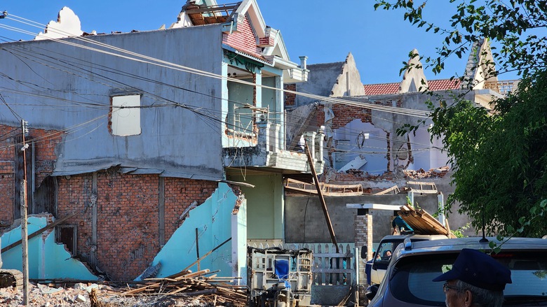 Cận cảnh gia chủ th&aacute;o dỡ căn biệt thự nhường đất l&agrave;m cao tốc- Ảnh 9.