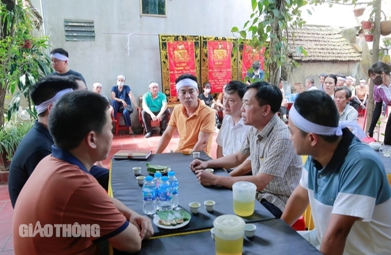 Vụ TNGT l&agrave;m 2 &ocirc;ng ch&aacute;u tử vong: X&aacute;c định nguy&ecirc;n nh&acirc;n sơ bộ- Ảnh 1.