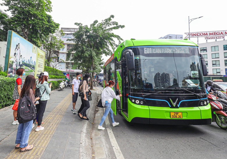 H&agrave; Nội b&agrave;n giải ph&aacute;p để c&oacute; 100% xe bu&yacute;t xanh v&agrave;o năm 2033- Ảnh 1.