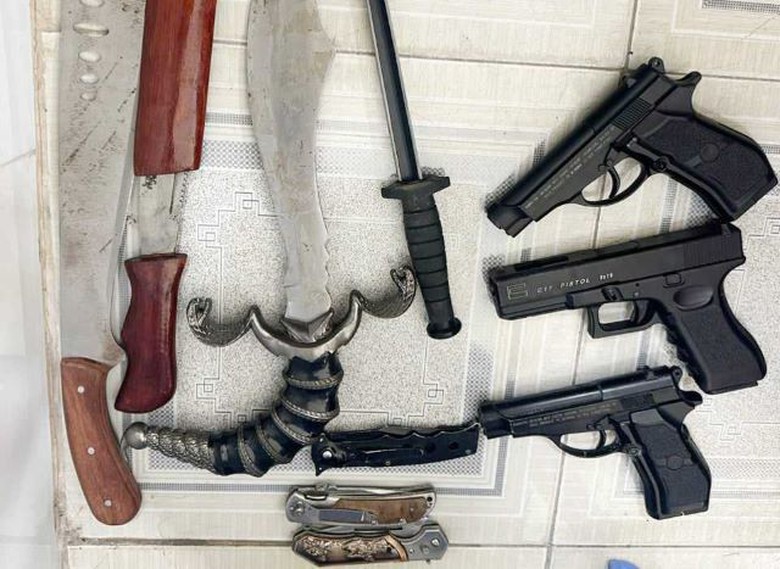 Triệt ph&aacute; 2 vụ ma t&uacute;y, ph&aacute;t hiện 3 khẩu s&uacute;ng ngắn - Ảnh 2.