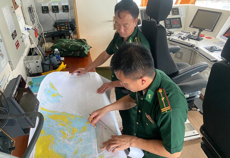 Quảng Ninh xử mạnh t&agrave;u chở kh&aacute;ch đi tour tr&aacute;i ph&eacute;p tr&ecirc;n vịnh Hạ Long- Ảnh 3.