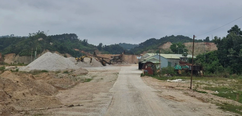 Không lắp đặt trạm cân, nhiều điểm mỏ ở Cao Bằng tiếp tay cho xe quá tải- Ảnh 4. Không lắp đặt trạm cân, nhiều điểm mỏ ở Cao Bằng tiếp tay cho xe quá tải- Ảnh 4.