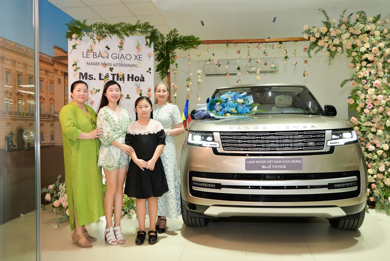 Mẹ của L&yacute; Nh&atilde; Kỳ tậu si&ecirc;u xe Land Rover trị gi&aacute; l&ecirc;n đến 15 tỷ đồng- Ảnh 6.