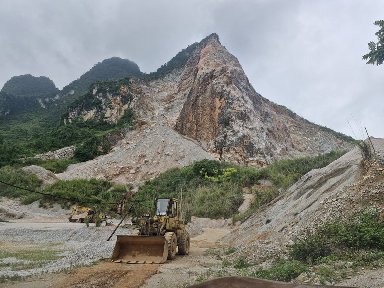 Không lắp đặt trạm cân, nhiều điểm mỏ ở Cao Bằng tiếp tay cho xe quá tải- Ảnh 3. Không lắp đặt trạm cân, nhiều điểm mỏ ở Cao Bằng tiếp tay cho xe quá tải- Ảnh 3.
