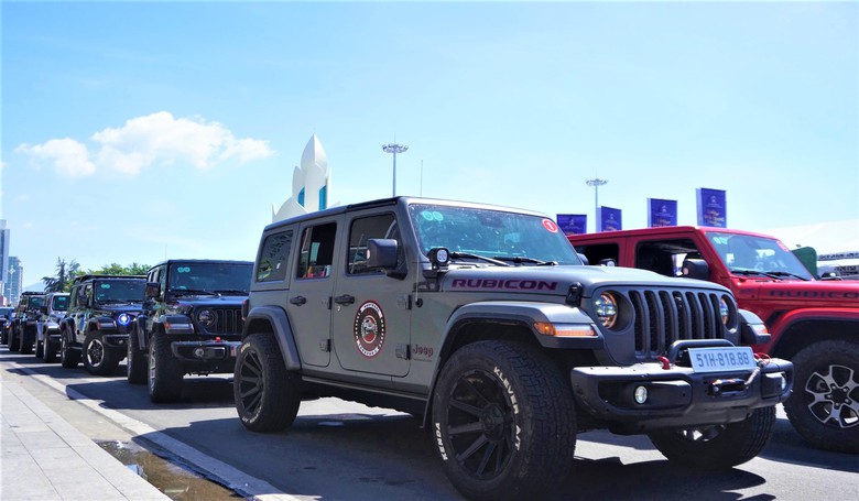 Th&iacute;ch th&uacute; d&agrave;n xe Jeep v&agrave; m&ocirc; t&ocirc; Harley Davidson tr&ecirc;n phố biển Nha Trang- Ảnh 9.