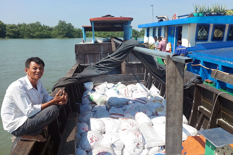 Hiện trường vụ CSGT v&agrave; cảnh s&aacute;t cơ động ph&aacute; vụ trộm cắp t&agrave;i sản tr&ecirc;n s&ocirc;ng- Ảnh 7.