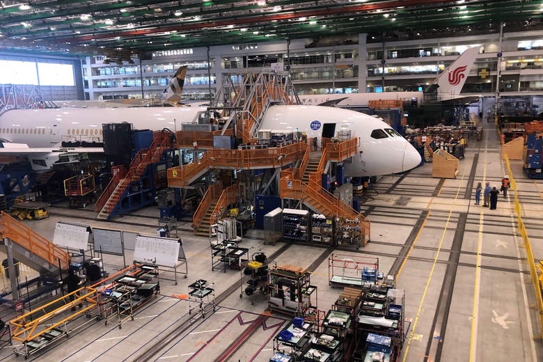 Boeing đang tiến h&agrave;nh điều tra sau khi ph&aacute;t hiện hơn 900 chiếc đinh ốc tr&ecirc;n mỗi m&aacute;y bay 787 Dreamliner bị lắp sai, siết vặn kh&ocirc;ng đ&uacute;ng quy c&aacute;ch. (Ảnh: The Times)