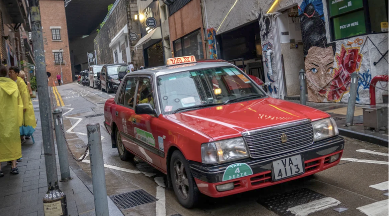 Hồng K&ocirc;ng (Trung Quốc): Taxi truyền thống v&agrave; c&ocirc;ng nghệ cạnh tranh khốc liệt- Ảnh 1.