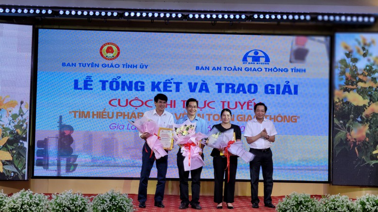 Gia Lai: Hơn 86.000 người tham gia thi trực tuyến về ATGT- Ảnh 1. Gia Lai: Hơn 86.000 người tham gia thi trực tuyến về ATGT- Ảnh 1.