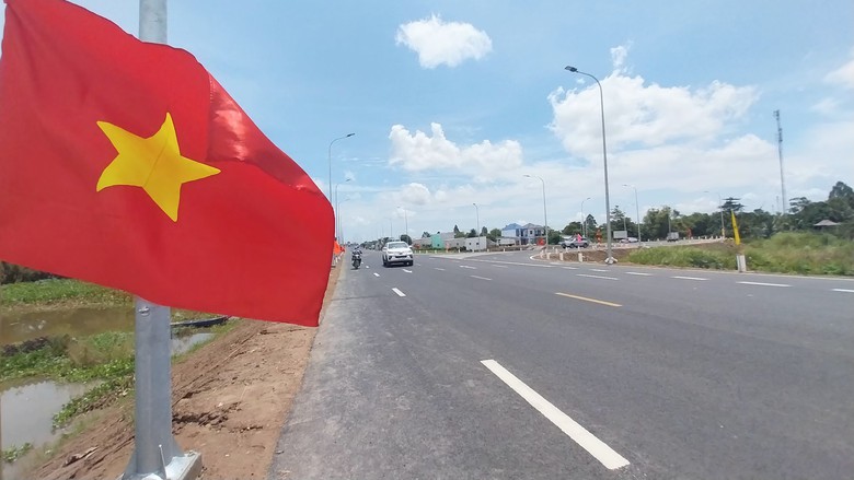 H&igrave;nh ảnh tuyến tr&aacute;nh th&agrave;nh phố Long Xuy&ecirc;n trước ng&agrave;y kh&aacute;nh th&agrave;nh- Ảnh 9.