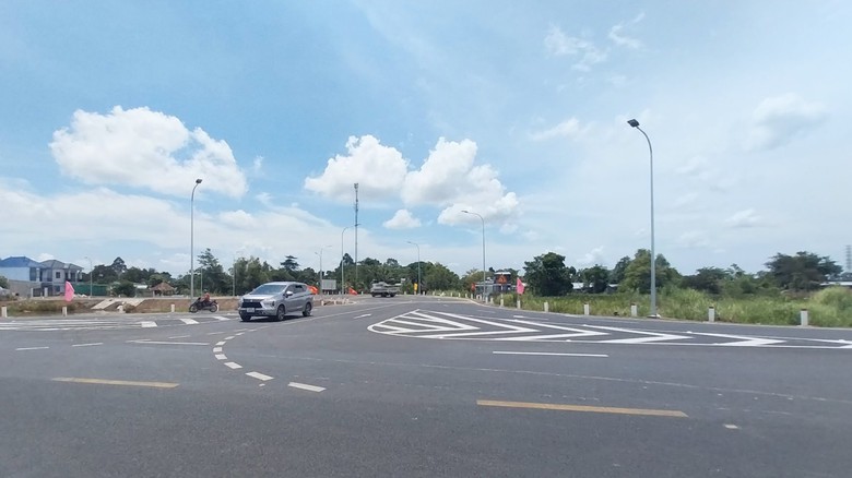 H&igrave;nh ảnh tuyến tr&aacute;nh th&agrave;nh phố Long Xuy&ecirc;n trước ng&agrave;y kh&aacute;nh th&agrave;nh- Ảnh 8.