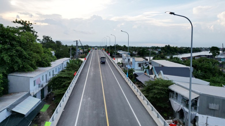 H&igrave;nh h&agrave;i tuyến tr&aacute;nh th&agrave;nh phố Long Xuy&ecirc;n trước giờ kh&aacute;nh th&agrave;nh- Ảnh 2.