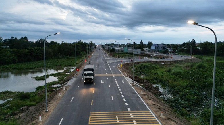 H&igrave;nh h&agrave;i tuyến tr&aacute;nh th&agrave;nh phố Long Xuy&ecirc;n trước giờ kh&aacute;nh th&agrave;nh- Ảnh 4.