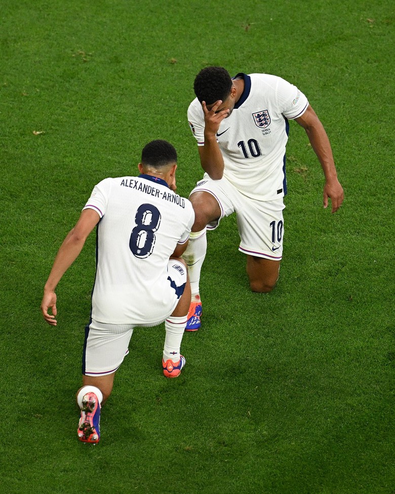 Chật vật hạ Serbia, tuyển Anh làm được điều chưa từng có trong lịch sử EURO- Ảnh 1. Chật vật hạ Serbia, tuyển Anh làm được điều chưa từng có trong lịch sử EURO- Ảnh 1.