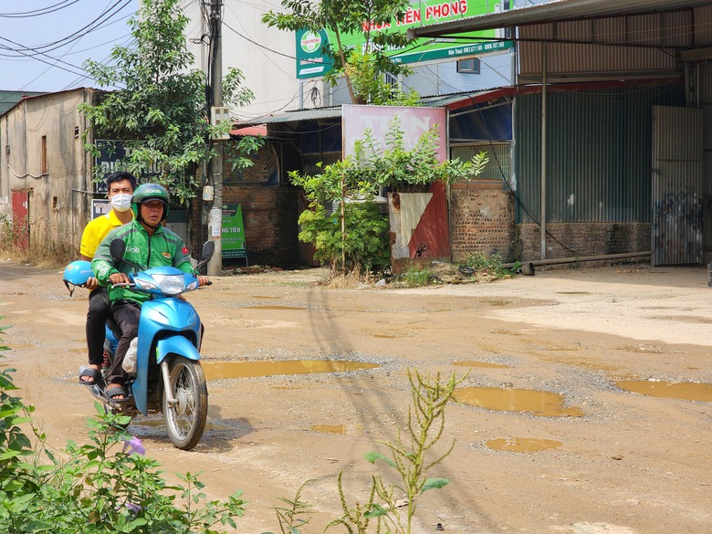 Vĩnh Phúc: Vướng 400m, dự án đường sau 15 năm vẫn chưa hoàn thiện- Ảnh 9. Vĩnh Phúc: Vướng 400m, dự án đường sau 15 năm vẫn chưa hoàn thiện- Ảnh 9.