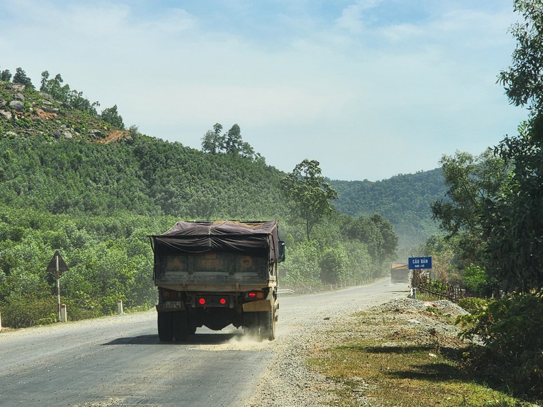 Đường ven biển qua H&agrave; Tĩnh hư hỏng đang chờ... chọn nh&agrave; thầu xử l&yacute;- Ảnh 2.