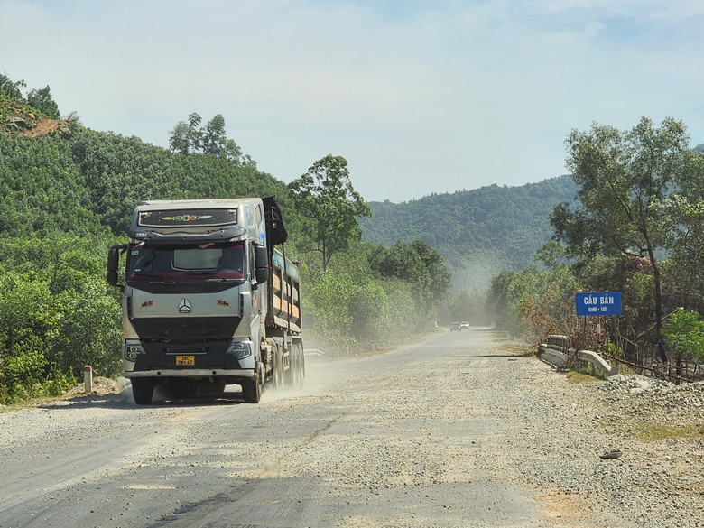 Đường ven biển qua H&agrave; Tĩnh hư hỏng đang chờ... chọn nh&agrave; thầu xử l&yacute;- Ảnh 5.