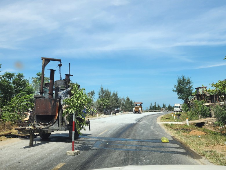 Đường ven biển qua H&agrave; Tĩnh hư hỏng đang chờ... chọn nh&agrave; thầu xử l&yacute;- Ảnh 7.