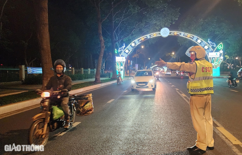 Bữa tối uống rượu thuốc, người đ&agrave;n &ocirc;ng ở Đắk Lắk bị tạm giữ phương tiện- Ảnh 1.