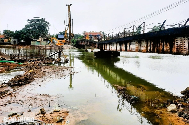 Cầu mới thay thế cầu cũ bị l&uacute;n v&otilde;ng cả m&eacute;t lỡ hẹn c&aacute;n đ&iacute;ch cuối th&aacute;ng 6- Ảnh 6.