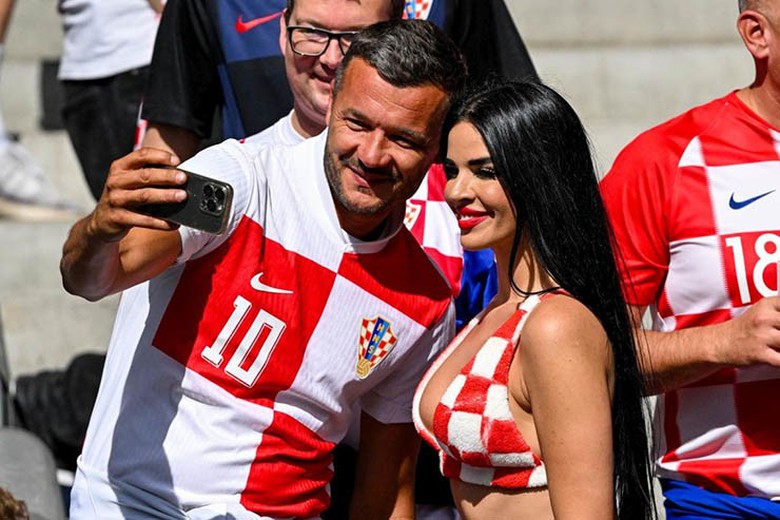 Cựu hoa hậu Croatia khoe th&acirc;n h&igrave;nh "rực lửa" tại EURO 2024- Ảnh 4.