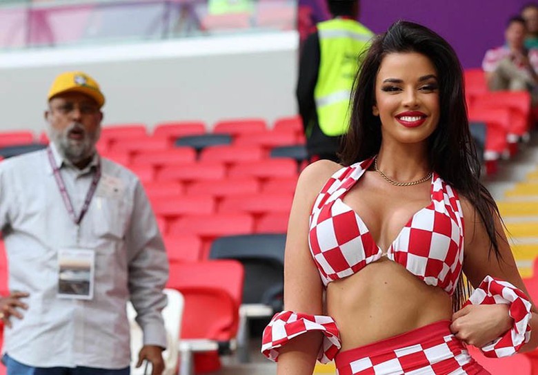 Cựu hoa hậu Croatia khoe th&acirc;n h&igrave;nh "rực lửa" tại EURO 2024- Ảnh 5.