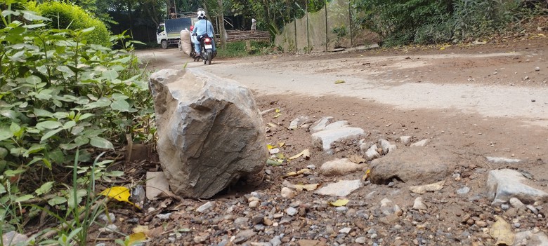 Y&ecirc;n B&aacute;i: D&acirc;n mỏi m&ograve;n đợi sửa đường li&ecirc;n x&atilde;- Ảnh 3.