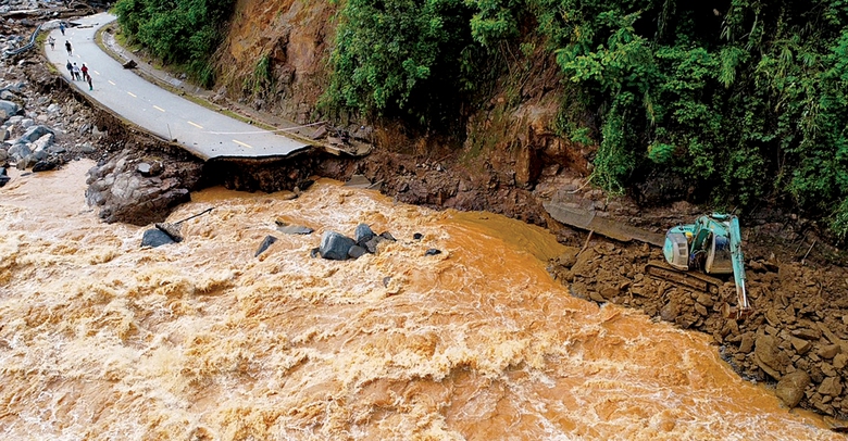 Ăn lương kh&ocirc;, băng rừng v&agrave;o t&acirc;m lũ M&ugrave; Cang Chải- Ảnh 3.