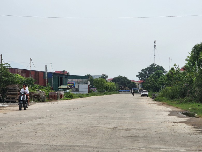 Vĩnh Phúc: Vướng 400m, dự án đường sau 15 năm vẫn chưa hoàn thiện- Ảnh 4. Vĩnh Phúc: Vướng 400m, dự án đường sau 15 năm vẫn chưa hoàn thiện- Ảnh 4.