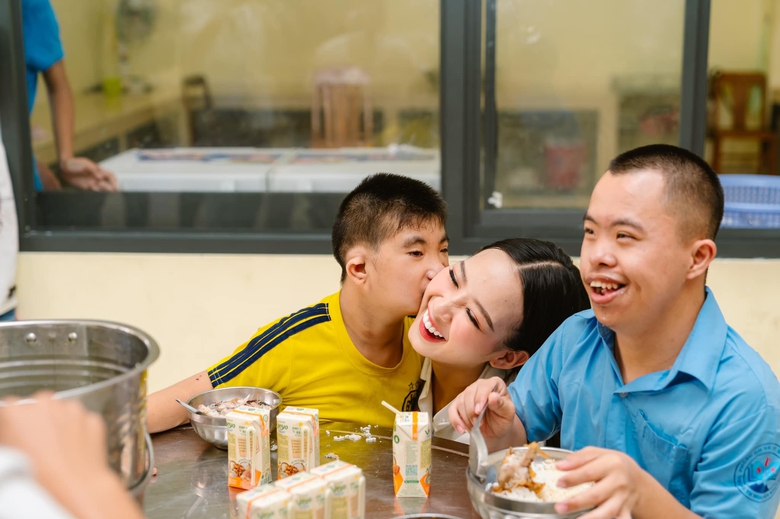 Sinh nhật tuổi 23, hoa hậu Bảo Ngọc ước muốn cống hiến cả thanh xu&acirc;n cho hoạt động x&atilde; hội- Ảnh 6.